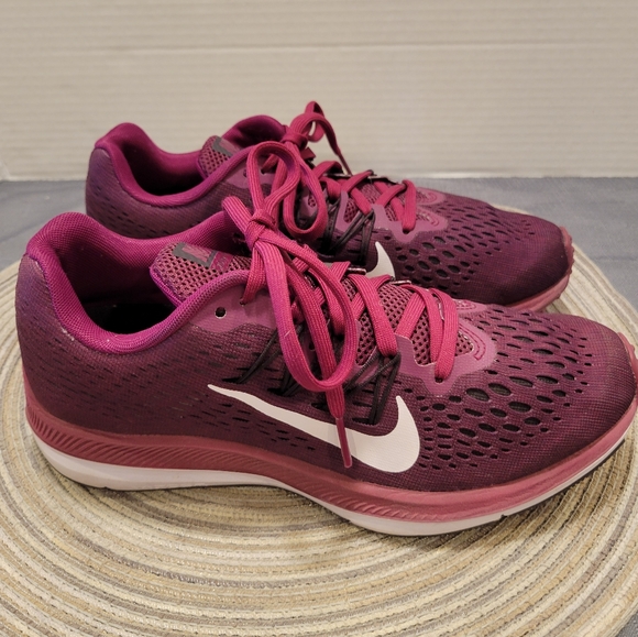 Nike Shoes - 🪻EUC- NIKE SNEAKERS